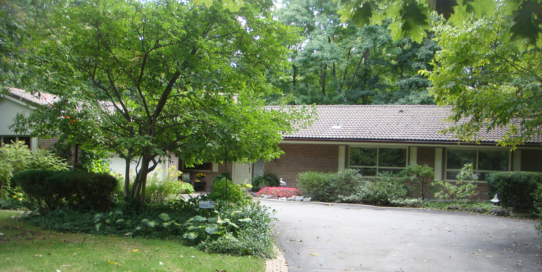 Mississauga bungalow before renovation.