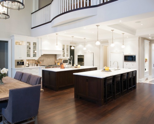 Kitchen with breakfast bar, double island and tile backsplash.